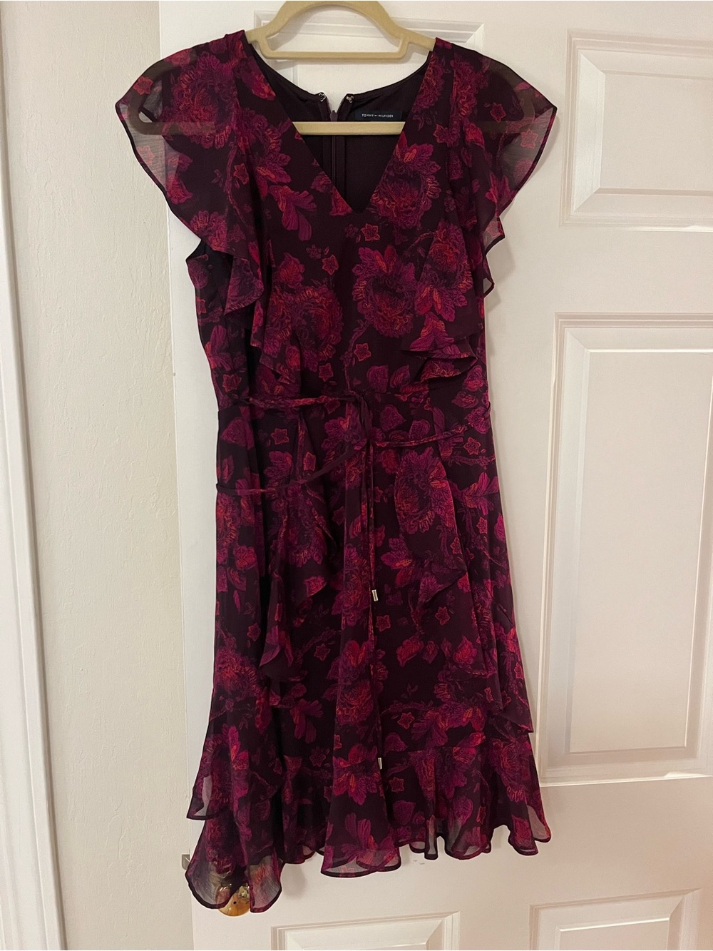 Tommy Hilfinger sz4 Floral Ruffle V-Neck dress in Plum/Pink